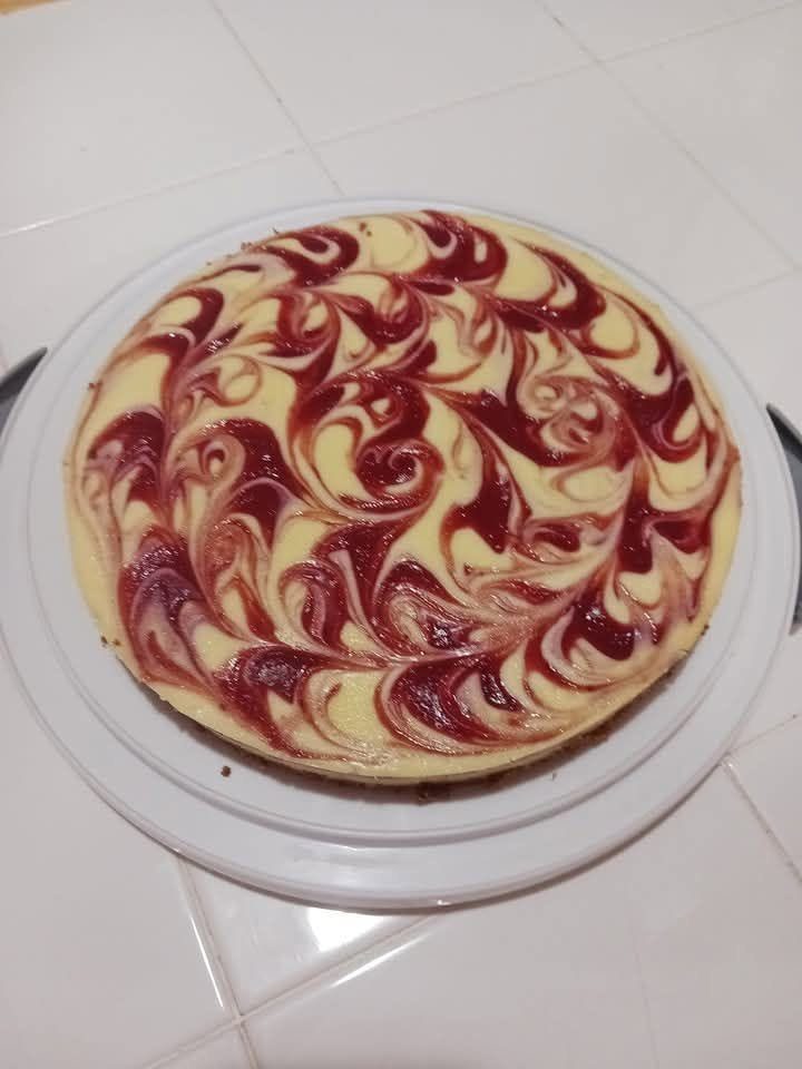 Raspberry swirl cheesecake